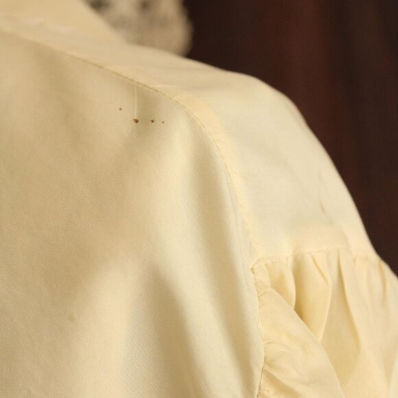 Vintage 1930s 1940s Blouse, Volup Yellow Silk with White Eyelet Embroidery - Picture 9 of 10